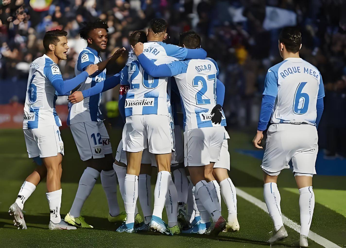 乐竟体育官网-西甲赛程吃紧，皇家马德里关键时刻回应争议，气氛紧张，控场能力受关注(皇家马德里是哪个联赛)